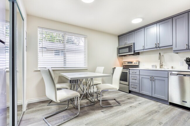 Kitchen - Table & Chairs Stay - 1510 NE 170th St