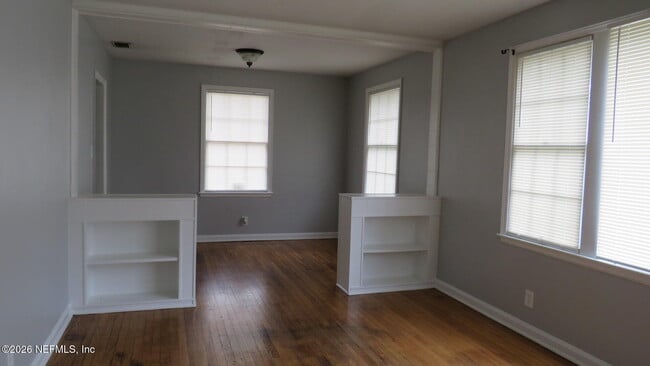 Building Photo - 4811 Sefa Cir N