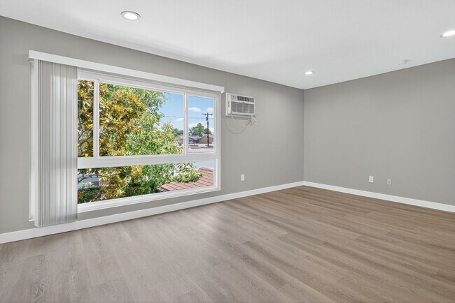 Foto del edificio - 2300 E Commonwealth Ave