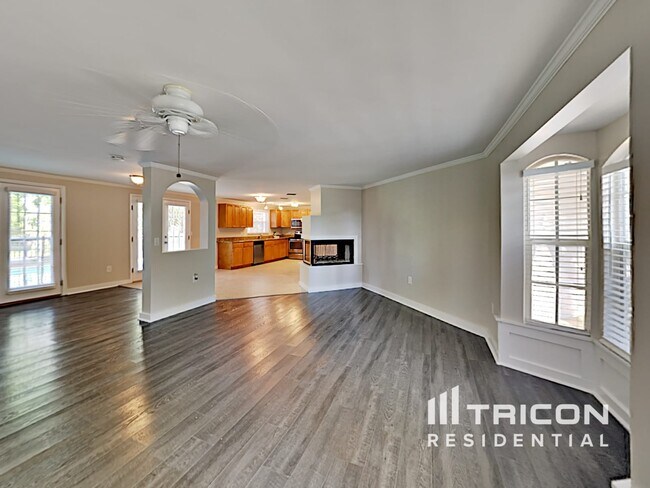 Building Photo - 5560 Waneta Pl