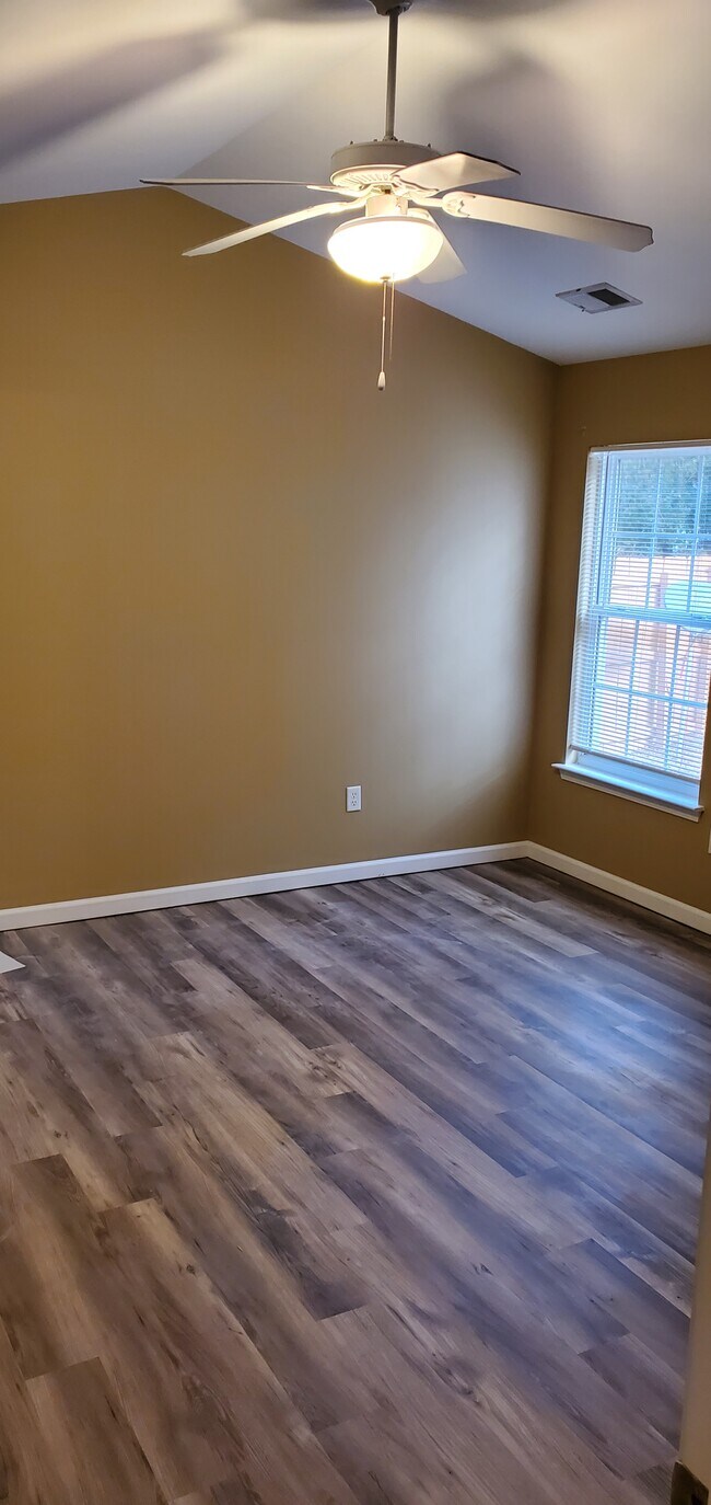 Foto del edificio - 105 Bentley Ct