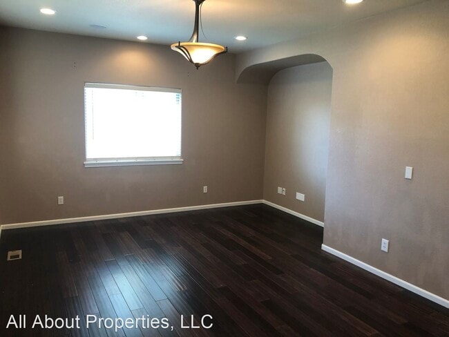 Building Photo - 3 br, 2.5 bath House - 4547 Hayler Avenue