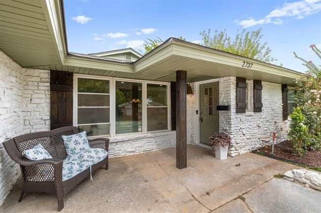 Building Photo - 2737 Clermont Pl