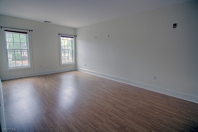Building Photo - 52 S Finley Ave