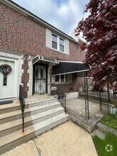 Building Photo - 228 W Wyncliffe Ave
