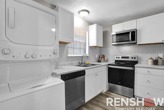 Building Photo - Rhodes Townhomes - Two Story 2 Bedrooms / ...