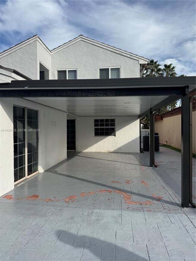 Foto del edificio - 17324 NW 63rd Ave