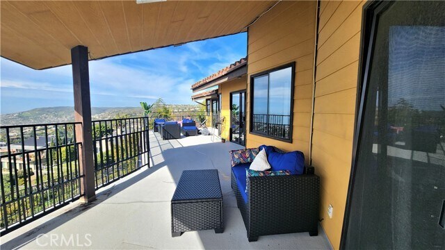 Building Photo - 1055 Summit Dr