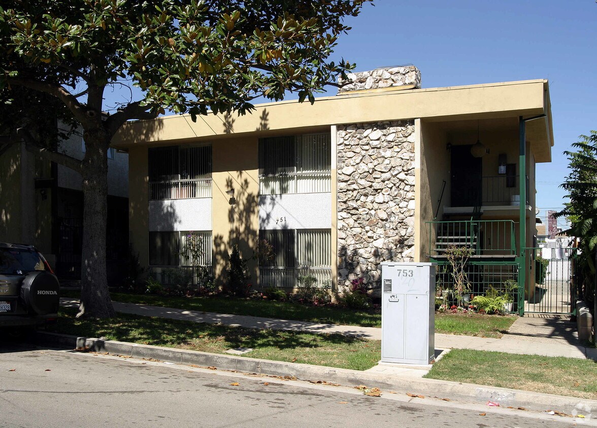 Primary Photo - 751 E Nutwood St