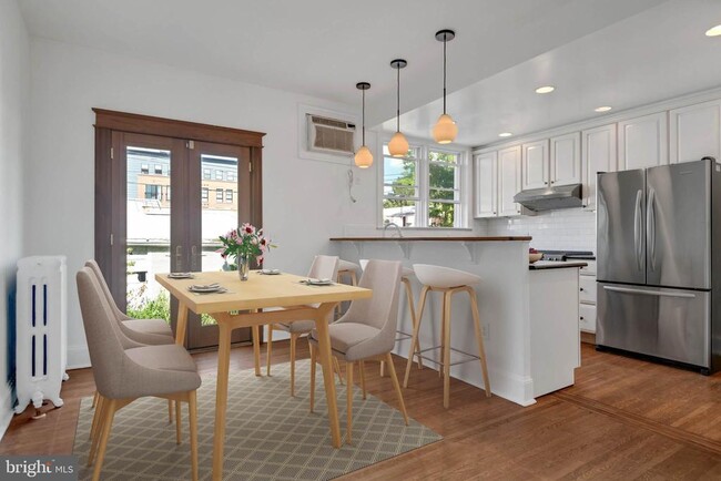 Building Photo - 1348 G St SE