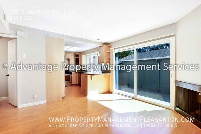 Building Photo - 3 bed / 2.5 bath, 1,542.00 sq ft Townhome ...