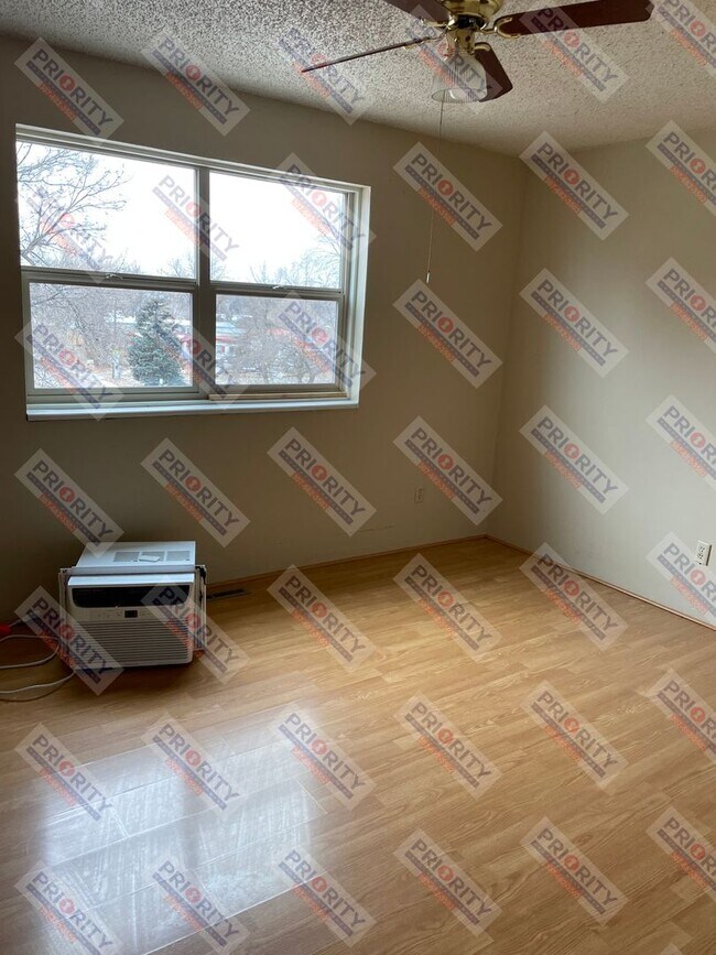 Building Photo - Property Agent Owned