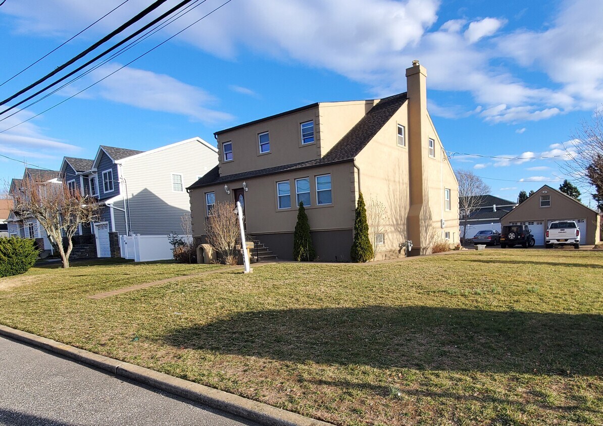 Foto principal - 2696 Landing Ave