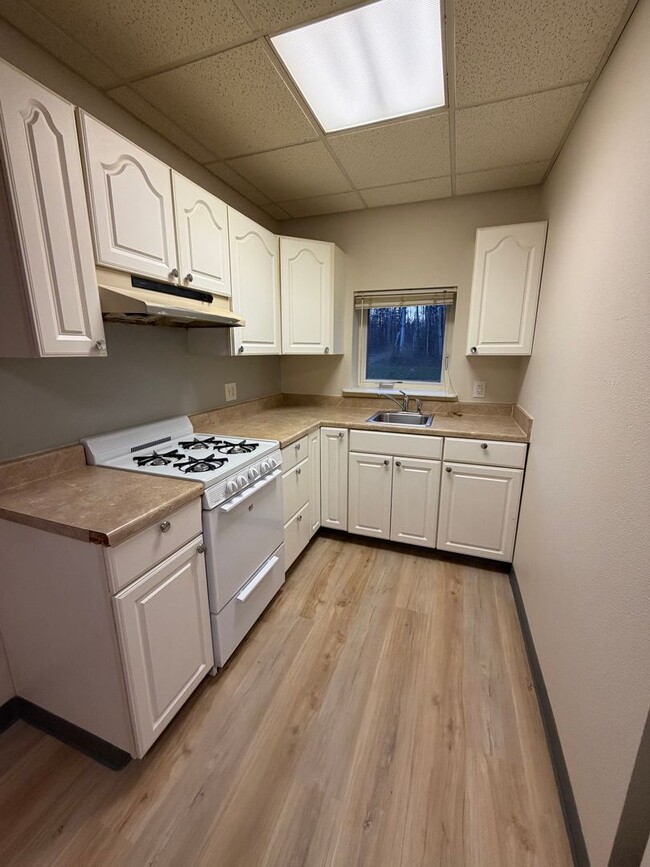 Building Photo - 23107 Barbara St