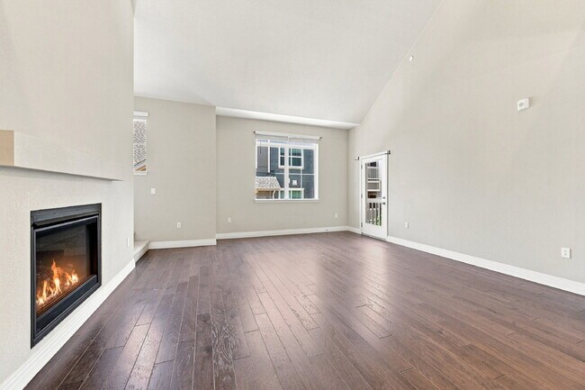Foto del edificio - $2,645.95 - 3 Bed, 3 Bath Condo in Aurora with In Unit Laundry!