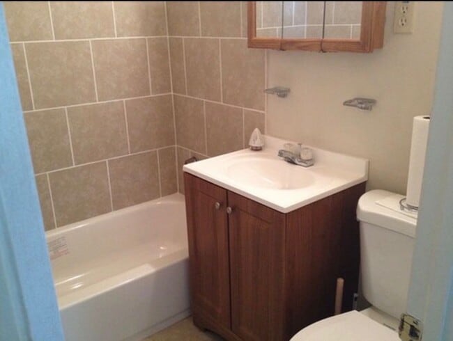 Building Photo - Cozy 3 Bedroom 1.5 Bathroom Ranch Located in Hampton VA