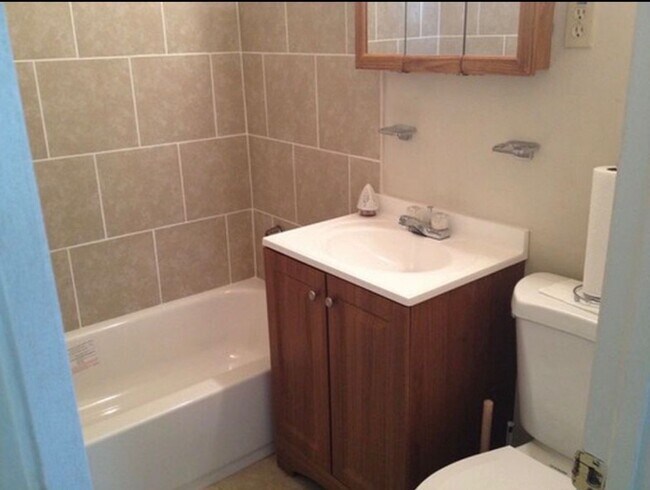 Foto del edificio - Cozy 3 Bedroom 1.5 Bathroom Ranch Located in Hampton VA