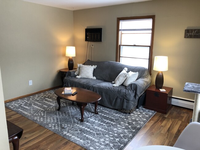Foto del edificio - 4815 Cedar Lake Rd