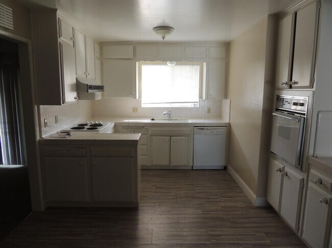 Building Photo - 1287 E Mesa Ave