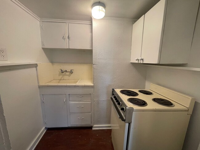 Foto del edificio - ((1/2 May's Rent)) Cozy 1 Bedroom 1 Bath  ...