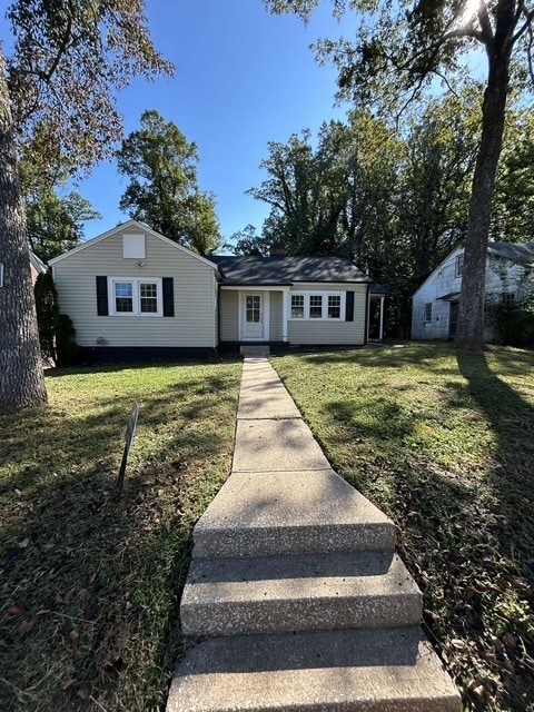 Building Photo - 1303 Oakgrove Ave