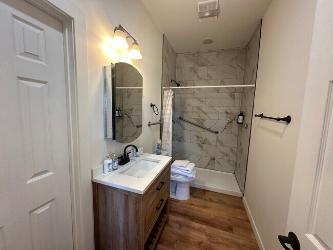 Foto del edificio - Furnished Unit! 2bed/ 1bath