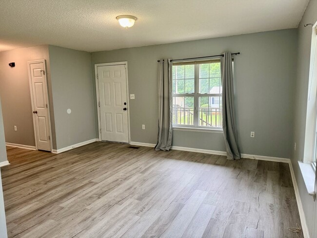 Foto del edificio - 3104 Sonya Dr NW