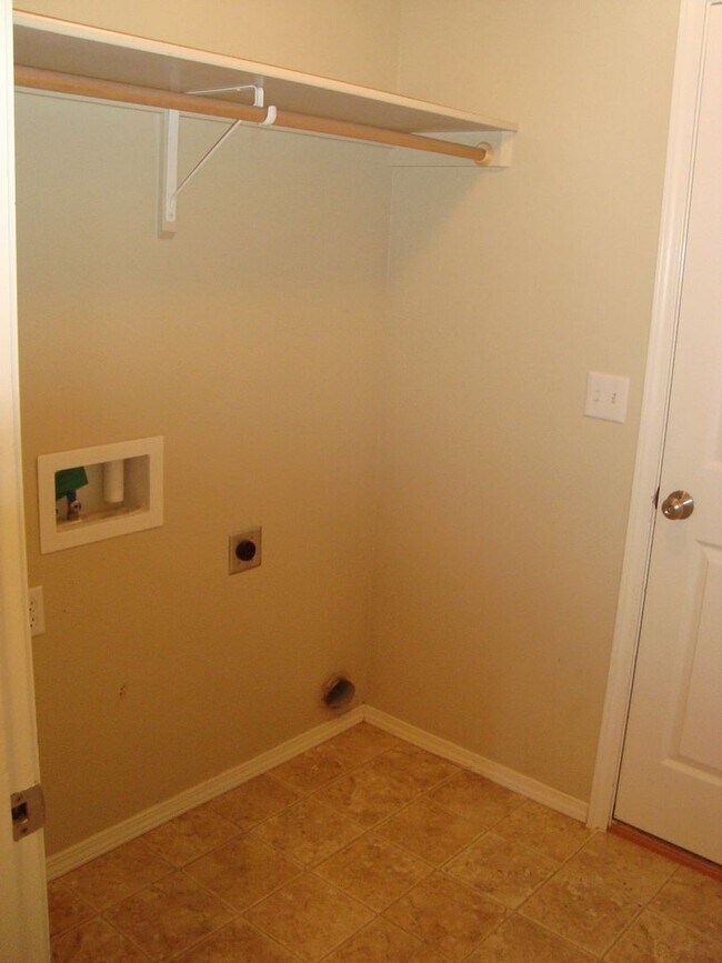 Foto del edificio - Spacious Beautiful Caldwell 3 Bed 2 Bath Home