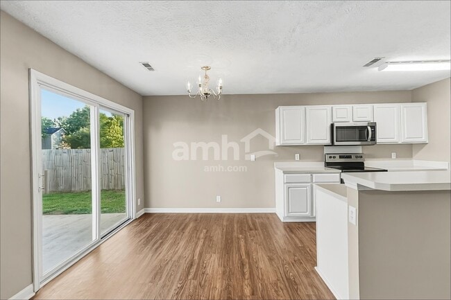 Building Photo - 4060 Longfellow Dr