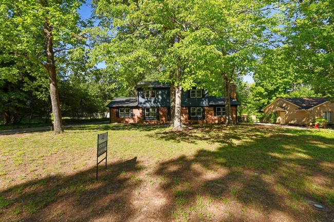Building Photo - 204 N Gurney St