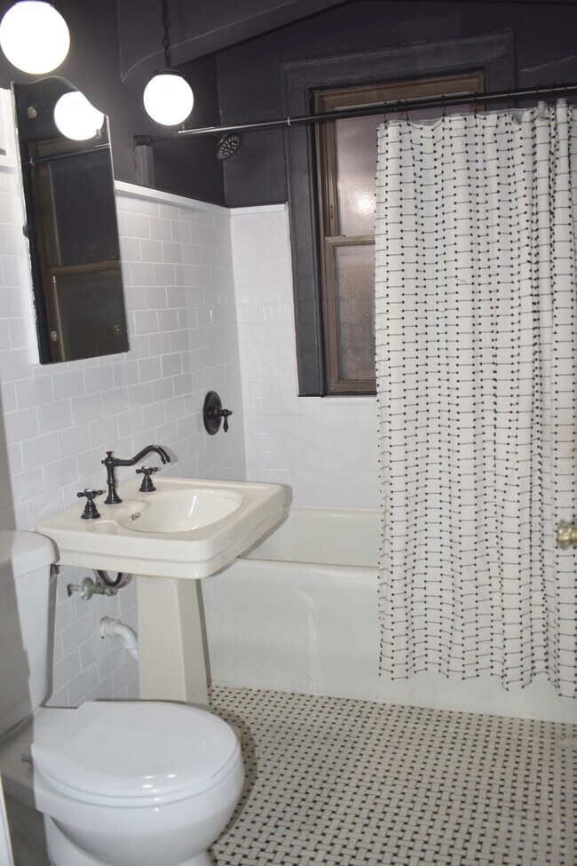 Foto del edificio - 3218 W Balmoral Ave