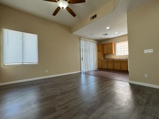 Foto del edificio - Charming 4 bedroom affordable in North Las Vegas
