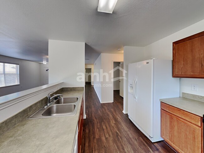 Building Photo - 545 Bent Oak Dr