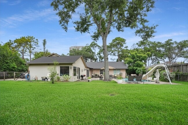 Building Photo - 5643 Terwilliger Way