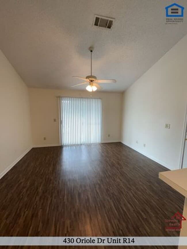 Foto del edificio - 430 Oriole Dr