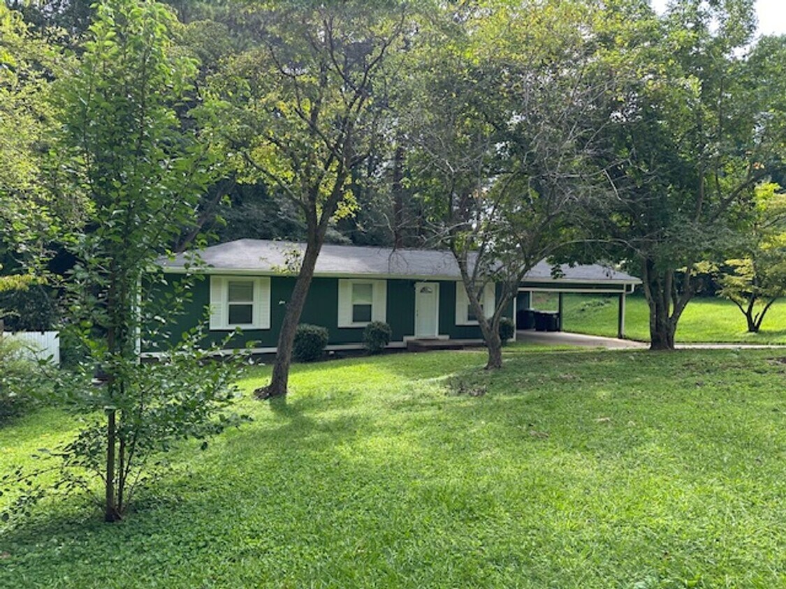 Foto principal - Renovated 3 bed 1.5 bath home located in M...