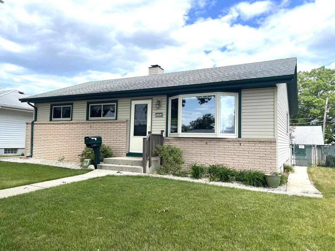 6652 S 20th St, Milwaukee, WI 53221 House Rental in Milwaukee, WI