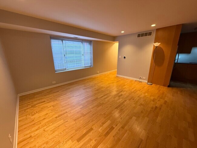 Foto del edificio - 744 W Gordon Terrace