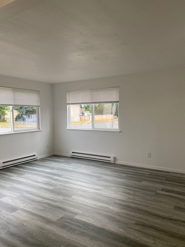Interior Photo - 1602 B St SE Auburn, WA 98002