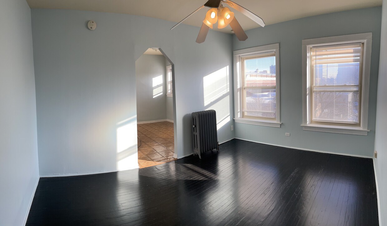 Primary Photo - 1200 W Thorndale Ave
