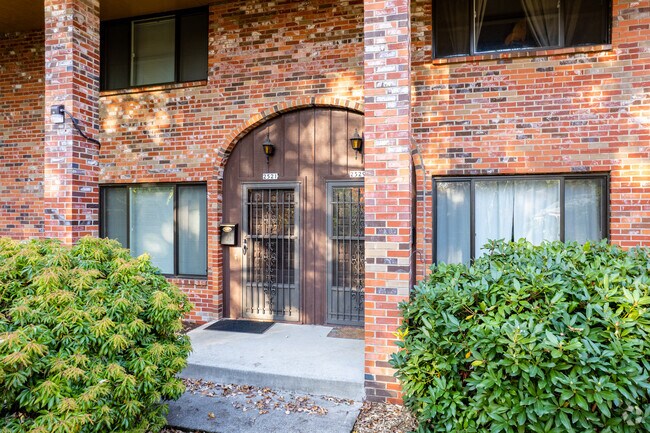 Entrance - 2517 NE Hancock St