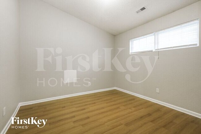 Foto del edificio - 5248 Bluff View Drive