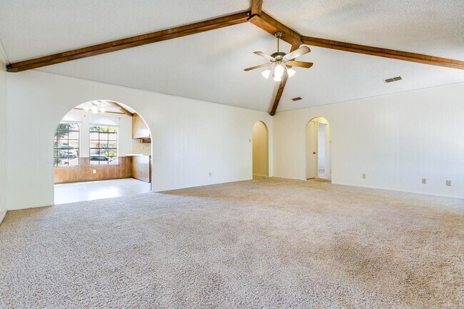 Foto del edificio - PAY NO SECURITY DEPOSIT! Spacious 3-bedroom, 2 bath home in COLLEGE HILLS AVAILABLE NOW!