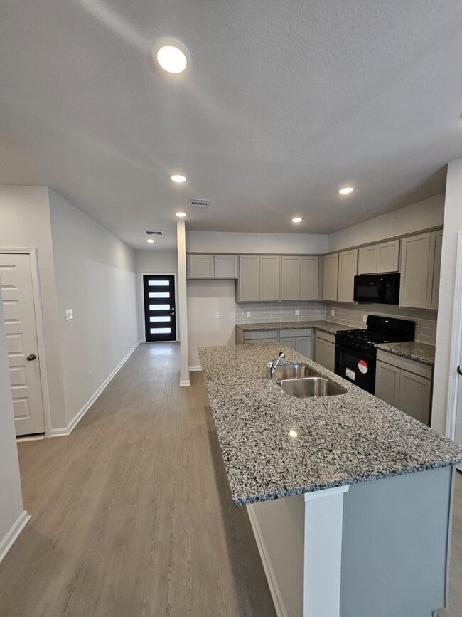Building Photo - 2727 Crested Creek Ln