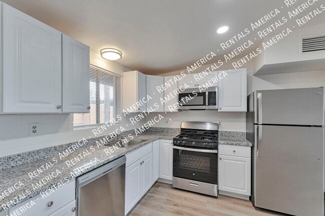 Building Photo - 3042 N Sparkman Blvd