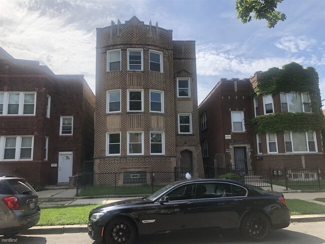 Building Photo - 8148 S Paulina St