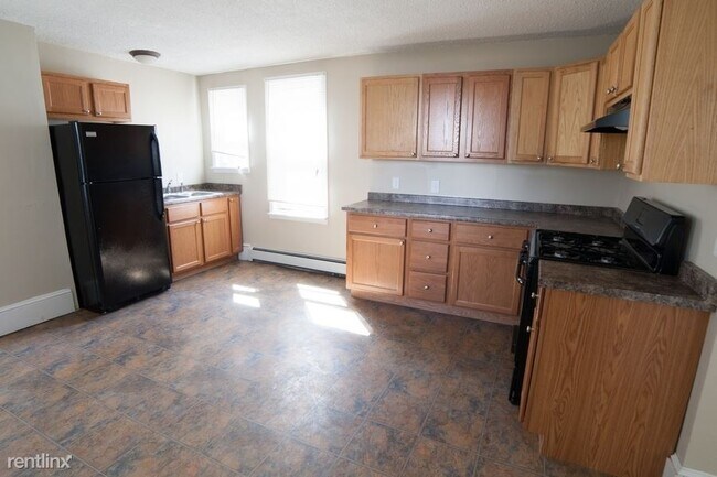 Building Photo - 3 br, 1 bath House - 681 Saint Albans Stre...