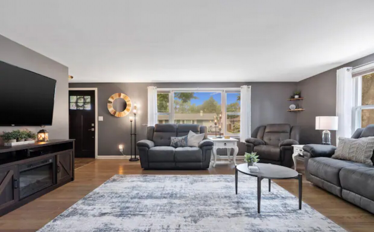 Foto principal - 1071 Kenwood St