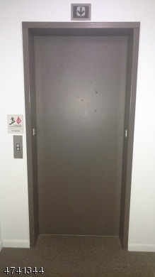 Elevator - 176 Chestnut St