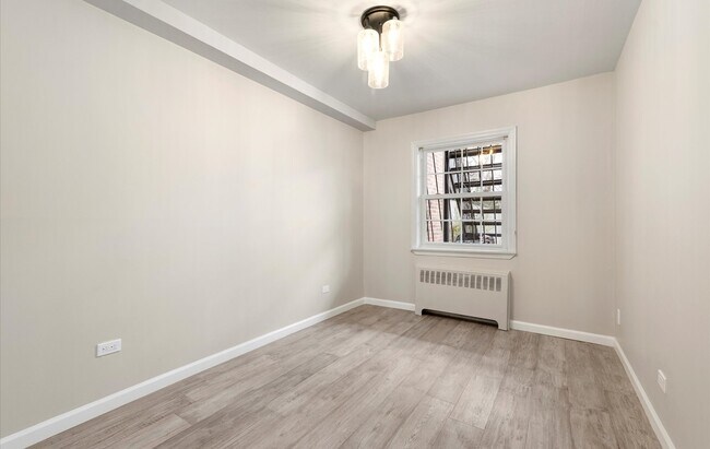 Building Photo - 2553 College Point Blvd